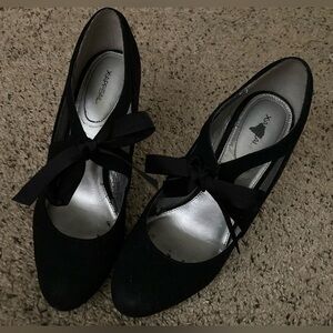 Elegant Black Women's Heels with Bow Detail
